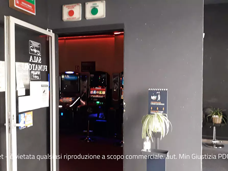 Immagine 6 di Negozio in vendita  54 a Moncalieri