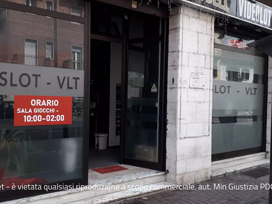 Immagine 4 di Negozio in vendita  54 a Moncalieri
