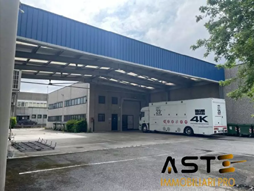 Immagine 1 di Negozio in vendita  a Veggiano