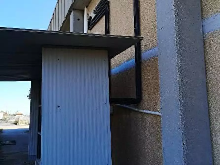 Immagine 8 di Negozio in vendita  SNC a Albenga