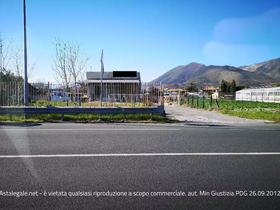 Immagine 2 di Negozio in vendita  SNC a Albenga