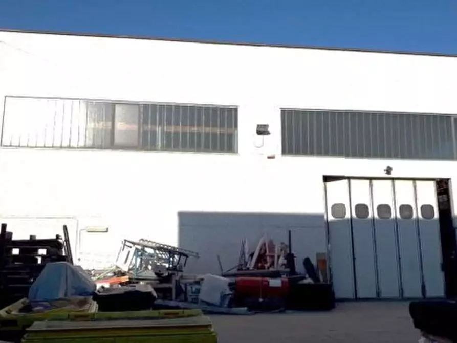 Immagine 3 di Negozio in vendita  252 a Volpiano