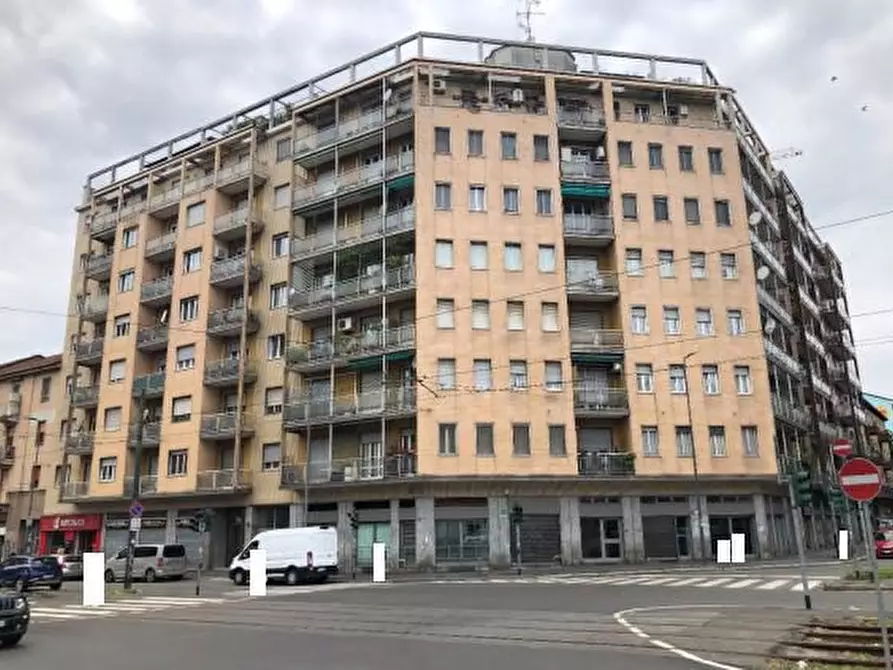 Immagine 2 di Negozio in vendita  80 a Milano