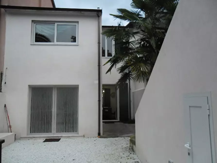 Immagine 4 di Casa semindipendente in vendita  a Carrara