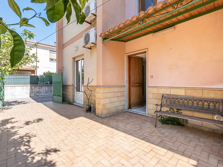 Immagine 1 di Villa in vendita  a Palermo