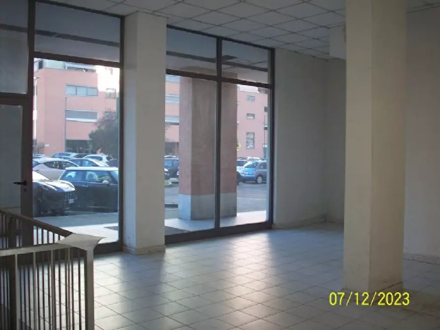 Immagine 1 di Negozio in vendita  33 a Torino