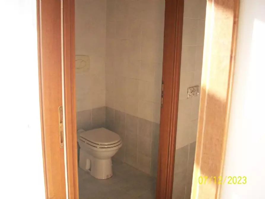 Immagine 4 di Negozio in vendita  33 a Torino