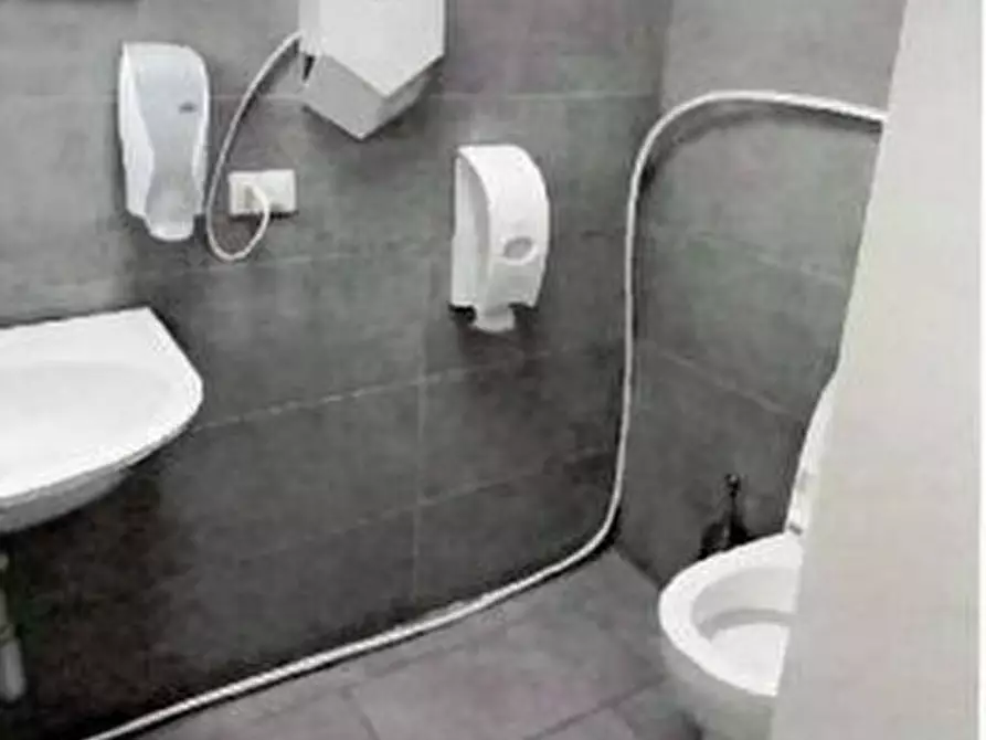 Immagine 8 di Negozio in vendita  96 a Milano