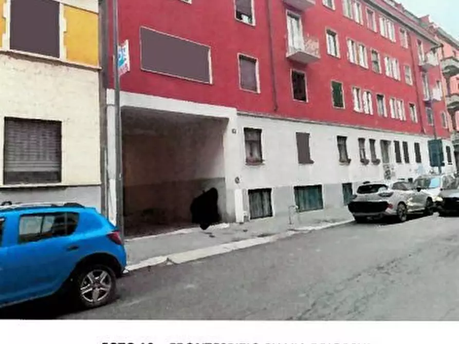 Immagine 7 di Negozio in vendita  96 a Milano