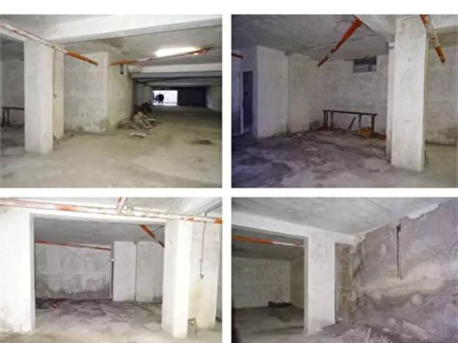 Immagine 2 di Negozio in vendita  a Casalnuovo Di Napoli