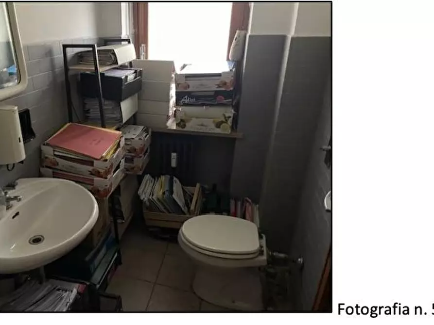 Immagine 7 di Negozio in vendita  7 a Rivoli