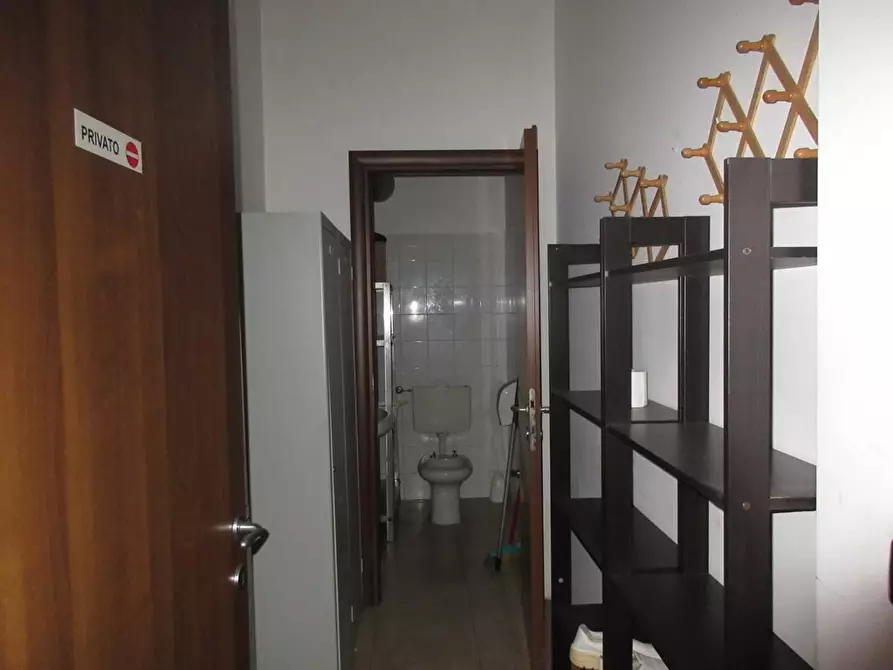 Immagine 7 di Negozio in vendita  19 a Torino