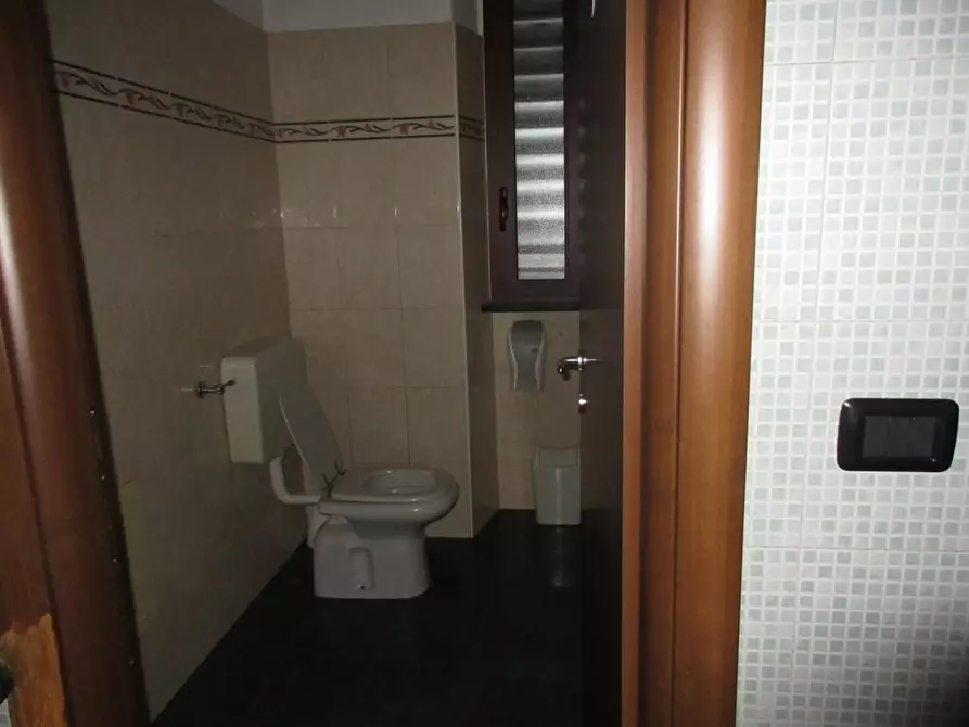 Immagine 10 di Negozio in vendita  19 a Torino