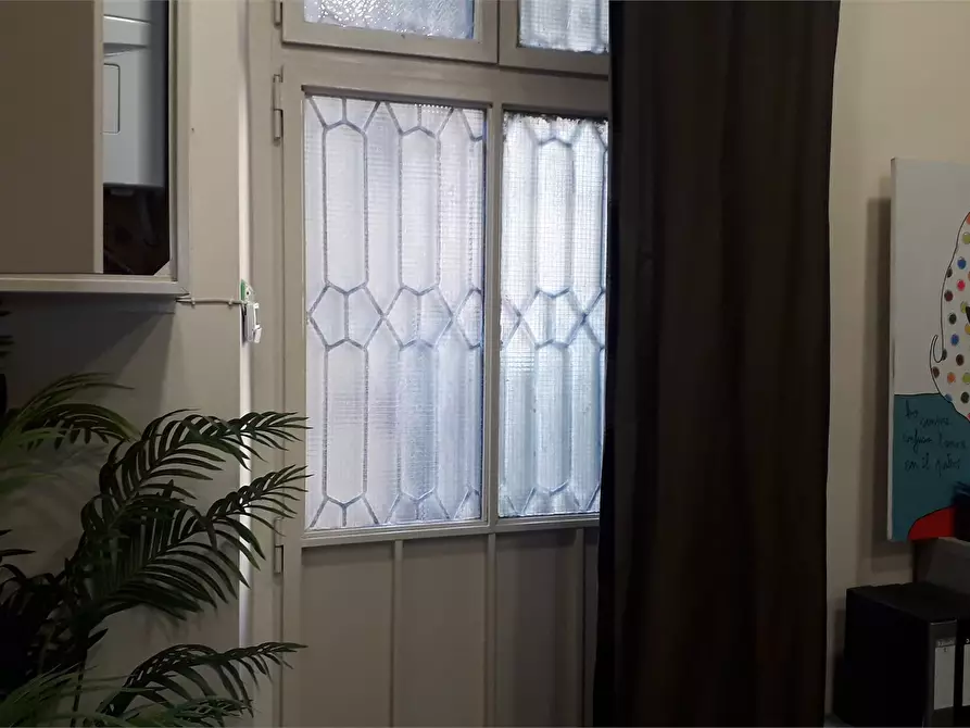 Immagine 6 di Negozio in vendita  104 a Torino