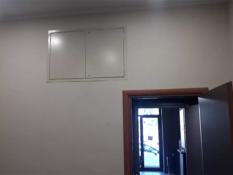 Immagine 8 di Negozio in vendita  104 a Torino