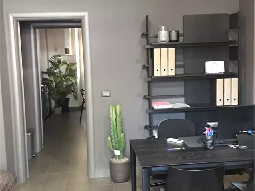 Immagine 10 di Negozio in vendita  104 a Torino