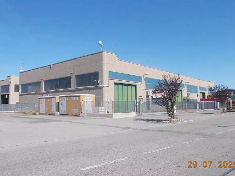 Immagine 4 di Negozio in vendita  4 a Volpiano