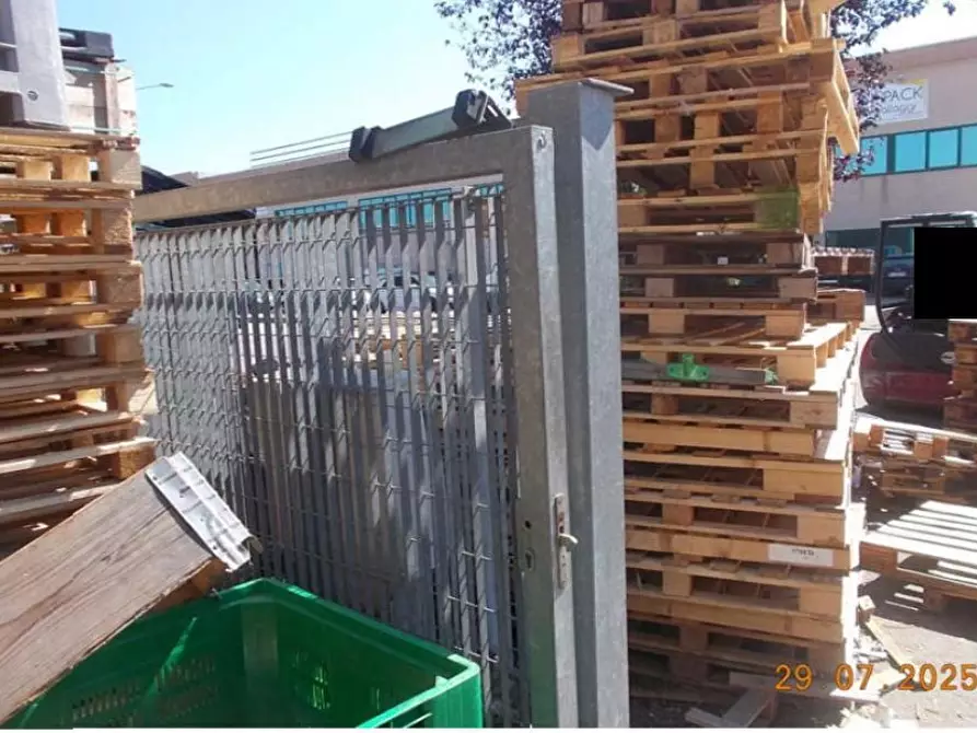 Immagine 10 di Negozio in vendita  4 a Volpiano