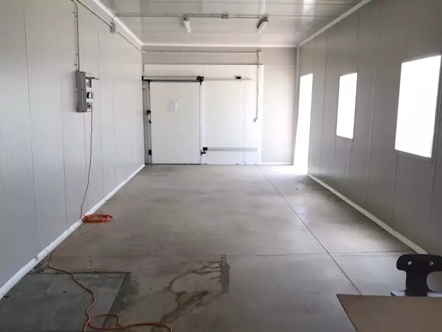 Immagine 8 di Negozio in vendita  32 a Grugliasco