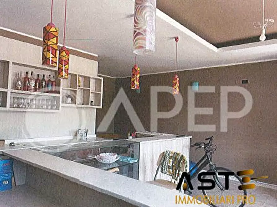 Immagine 1 di Negozio in vendita  13 e 15 a Rubano