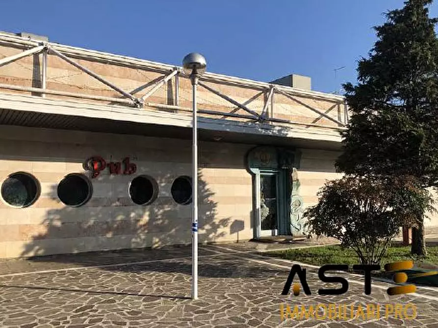 Immagine 1 di Negozio in vendita  40 a Abano Terme