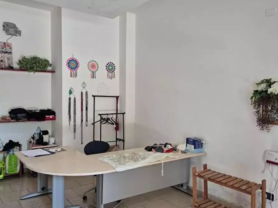 Immagine 5 di Negozio in vendita  51 a Loano