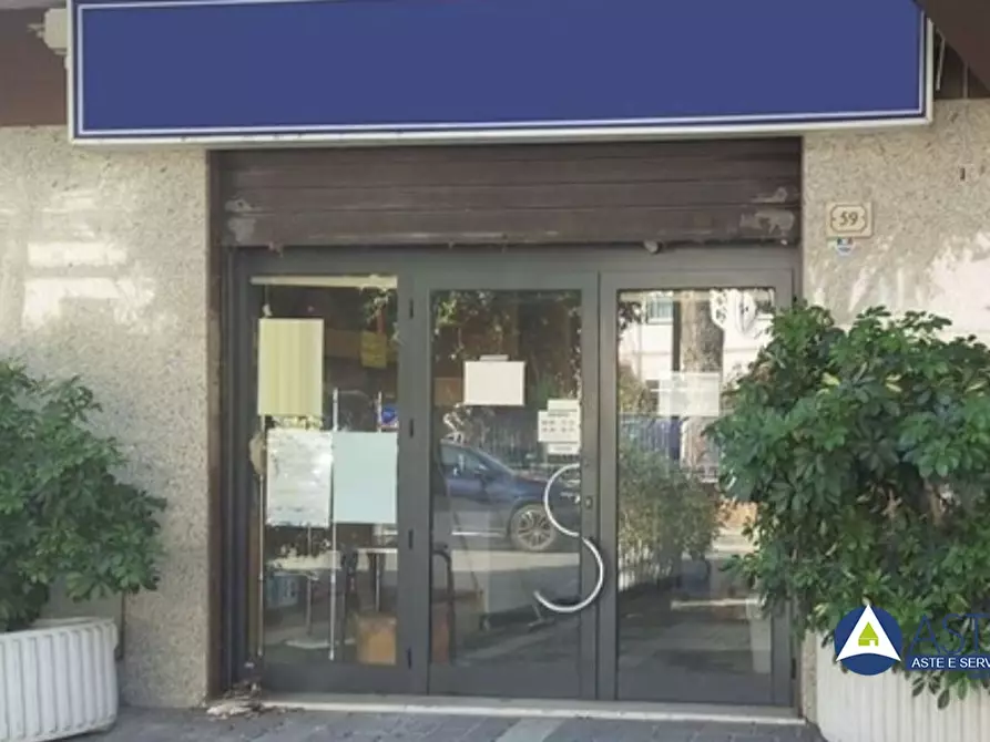 Immagine 1 di Negozio in vendita  59 a Formia