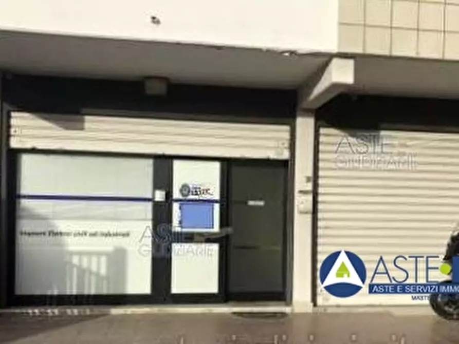 Immagine 1 di Negozio in vendita  36/39 a Latina