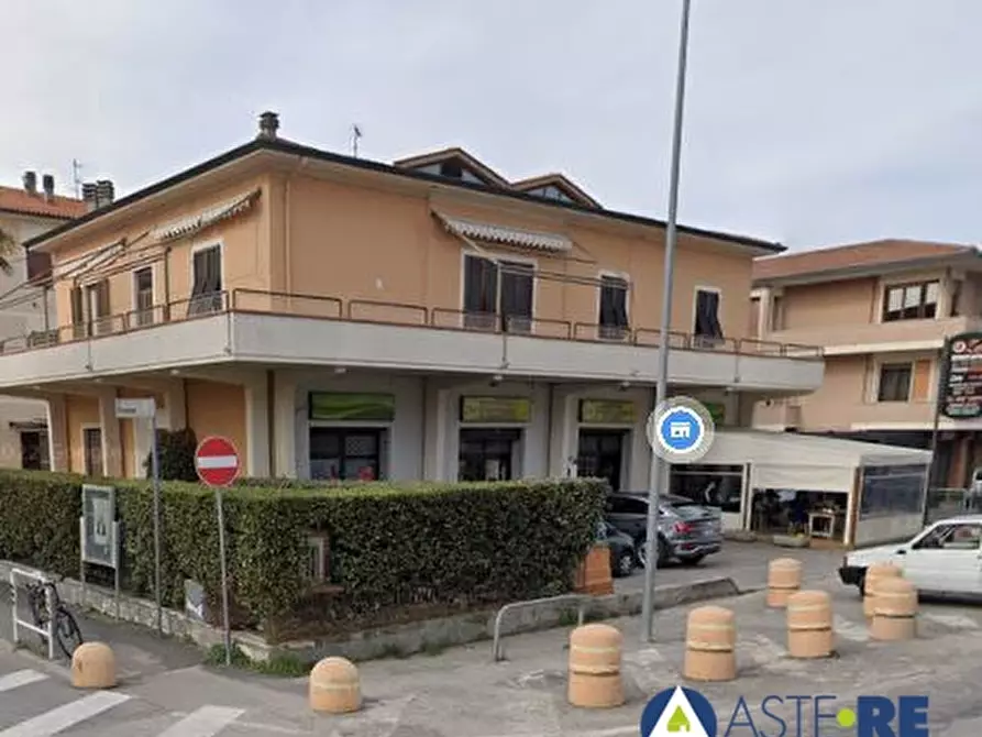locale commerciale in vendita a Pontedera
