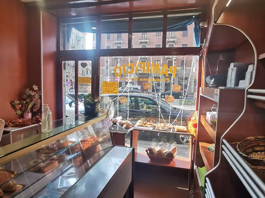 Immagine 5 di Negozio in vendita  205 a Torino