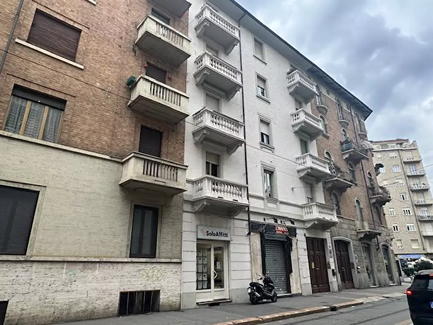 Immagine 2 di Negozio in vendita  84 a Torino