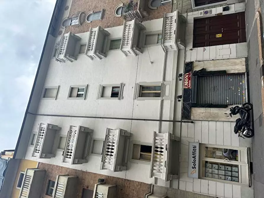 Immagine 6 di Negozio in vendita  84 a Torino