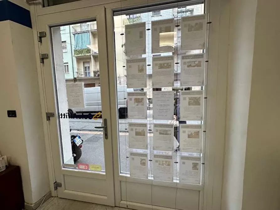 Immagine 9 di Negozio in vendita  84 a Torino
