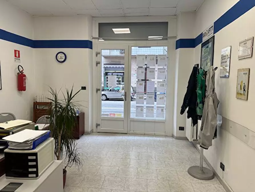 Immagine 10 di Negozio in vendita  84 a Torino
