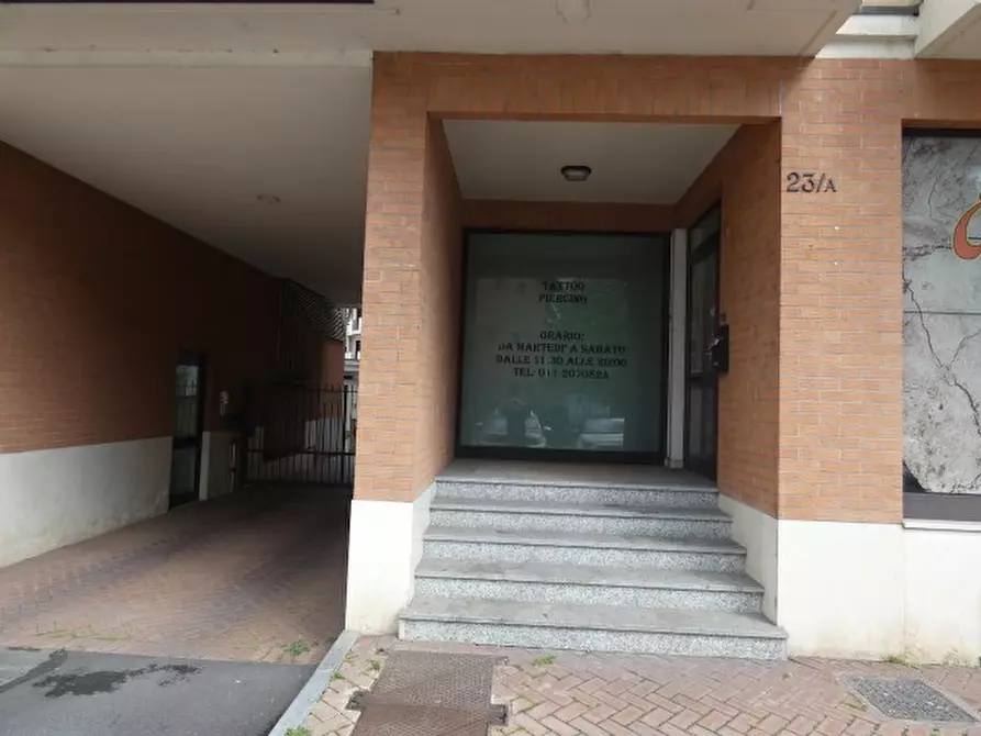Immagine 1 di Negozio in vendita  25 a Moncalieri