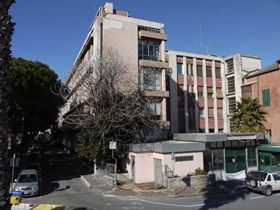 Immagine 5 di Negozio in vendita  23 a Albenga