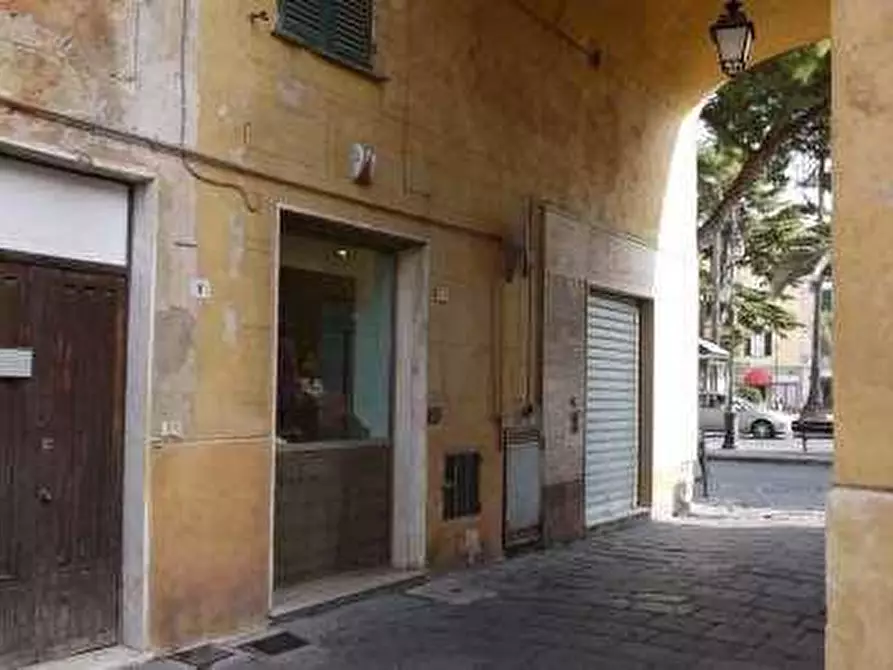 Immagine 10 di Negozio in vendita  23 a Albenga