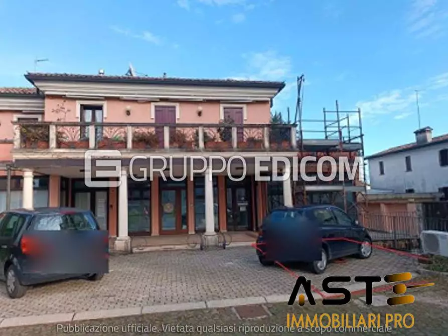 Immagine 1 di Garage in vendita  124 - 126 a Cassola
