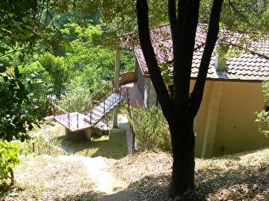 Immagine 4 di Villa in vendita  a Carrara