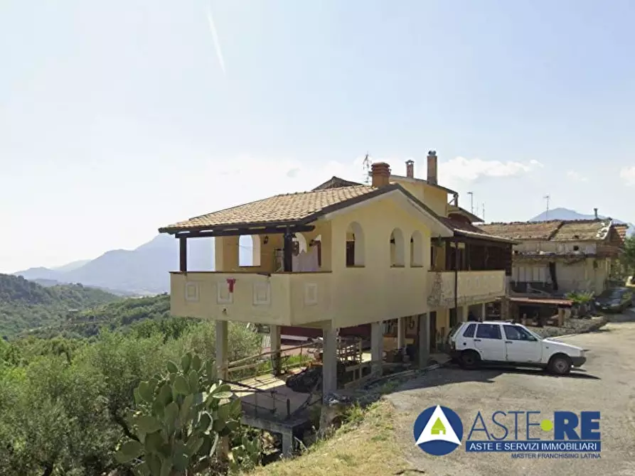 Immagine 1 di Rustico / casale in vendita  a Santi Cosma E Damiano