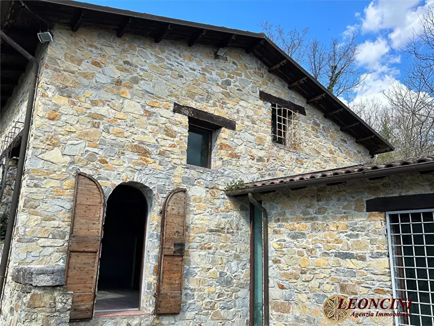 Immagine 2 di Rustico / casale in vendita  a Fivizzano