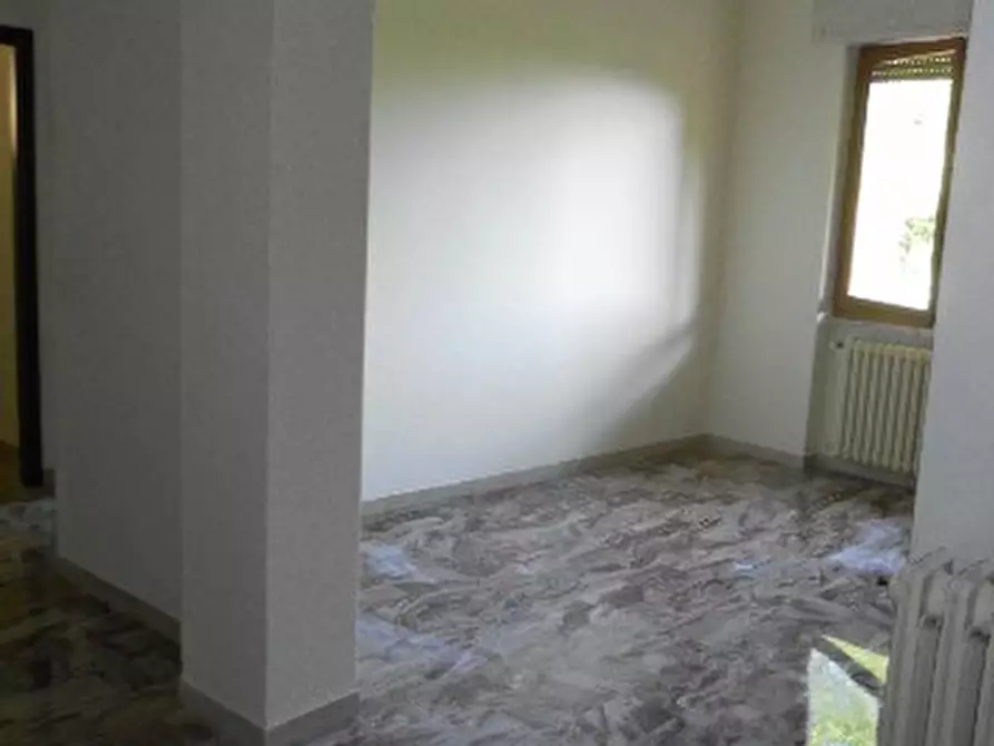 Immagine 7 di Villa in vendita  a Carrara