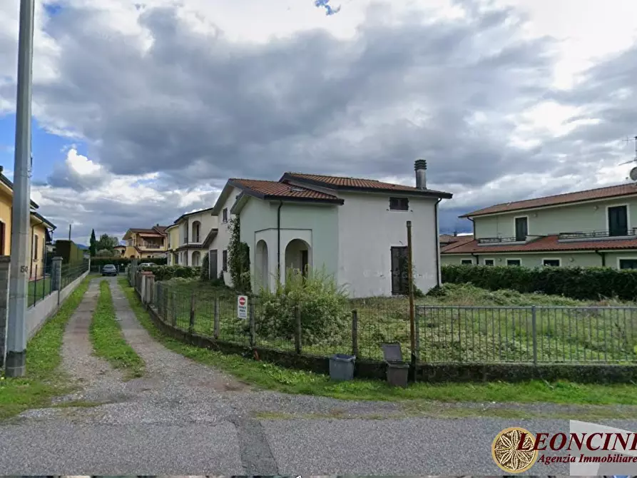Immagine 2 di Casa semindipendente in vendita  s.n.c. a Villafranca In Lunigiana