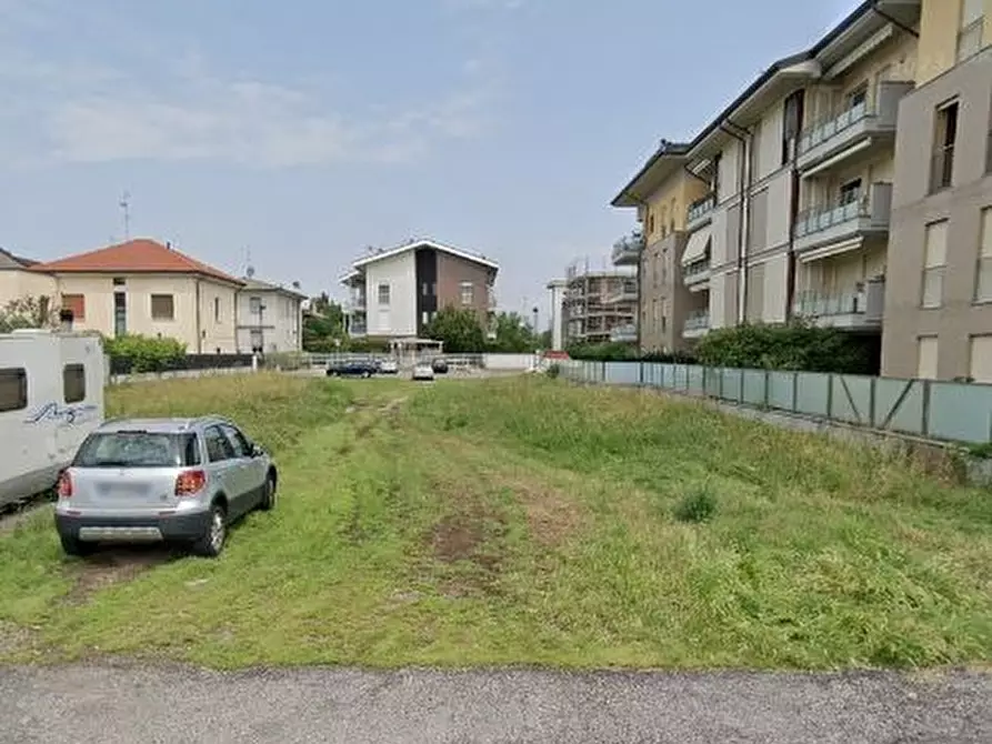 Immagine 1 di Terreno edificabile in vendita  a Varedo