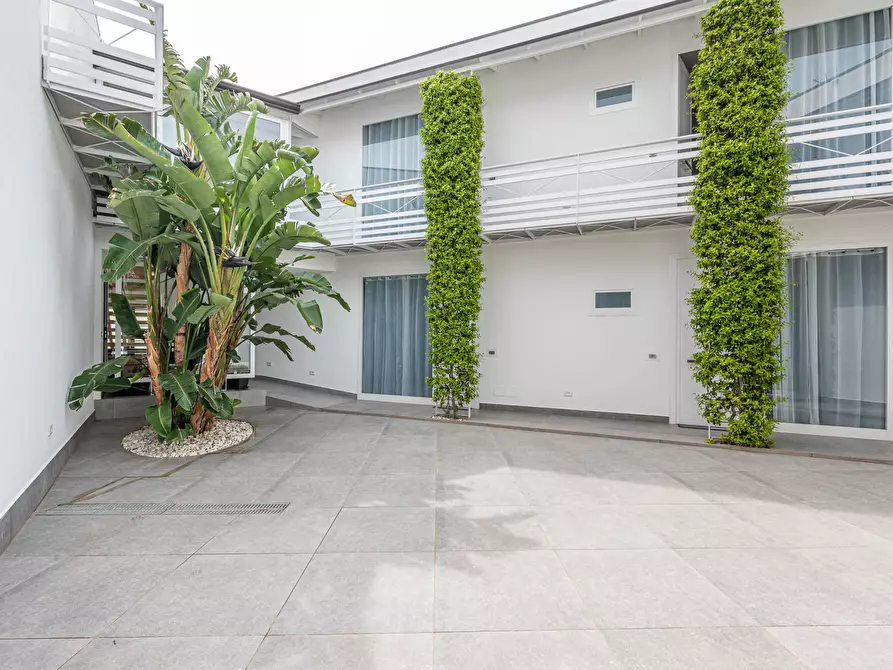 Immagine 2 di Palazzo in vendita  a Palermo