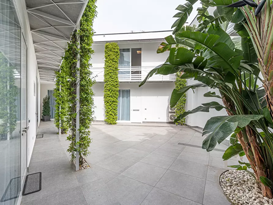 Immagine 4 di Palazzo in vendita  a Palermo