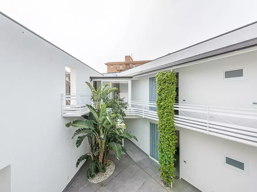 Immagine 10 di Palazzo in vendita  a Palermo