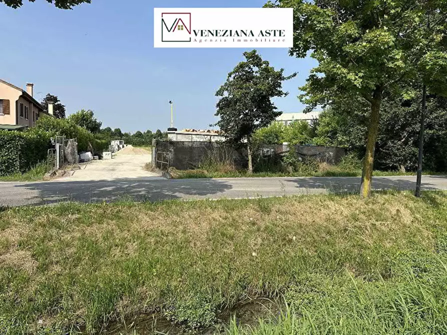 Immagine 2 di Terreno edificabile in vendita  2 a Treviso