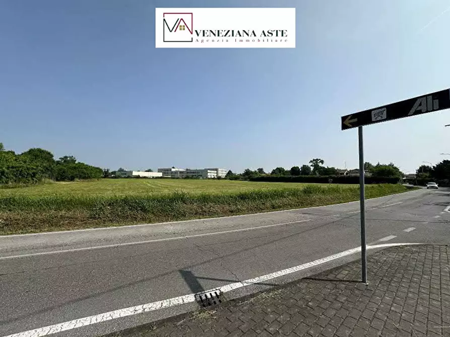 Immagine 10 di Terreno edificabile in vendita  2 a Treviso