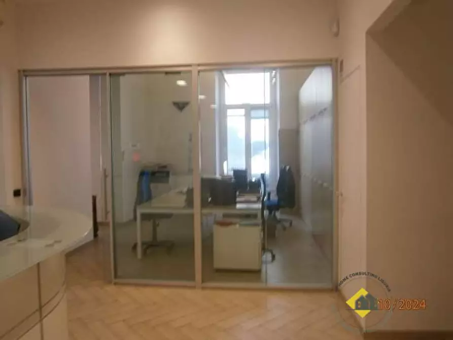 Immagine 8 di Ufficio in vendita  16 a Genova